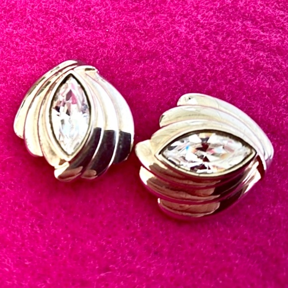 SWAROVSKI Vintage Oval Crystal Earrings - Picture 3 of 4